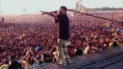 trainwreck_woodstock99_season1_episode2_00_34_24_05-960x540-1.jpeg