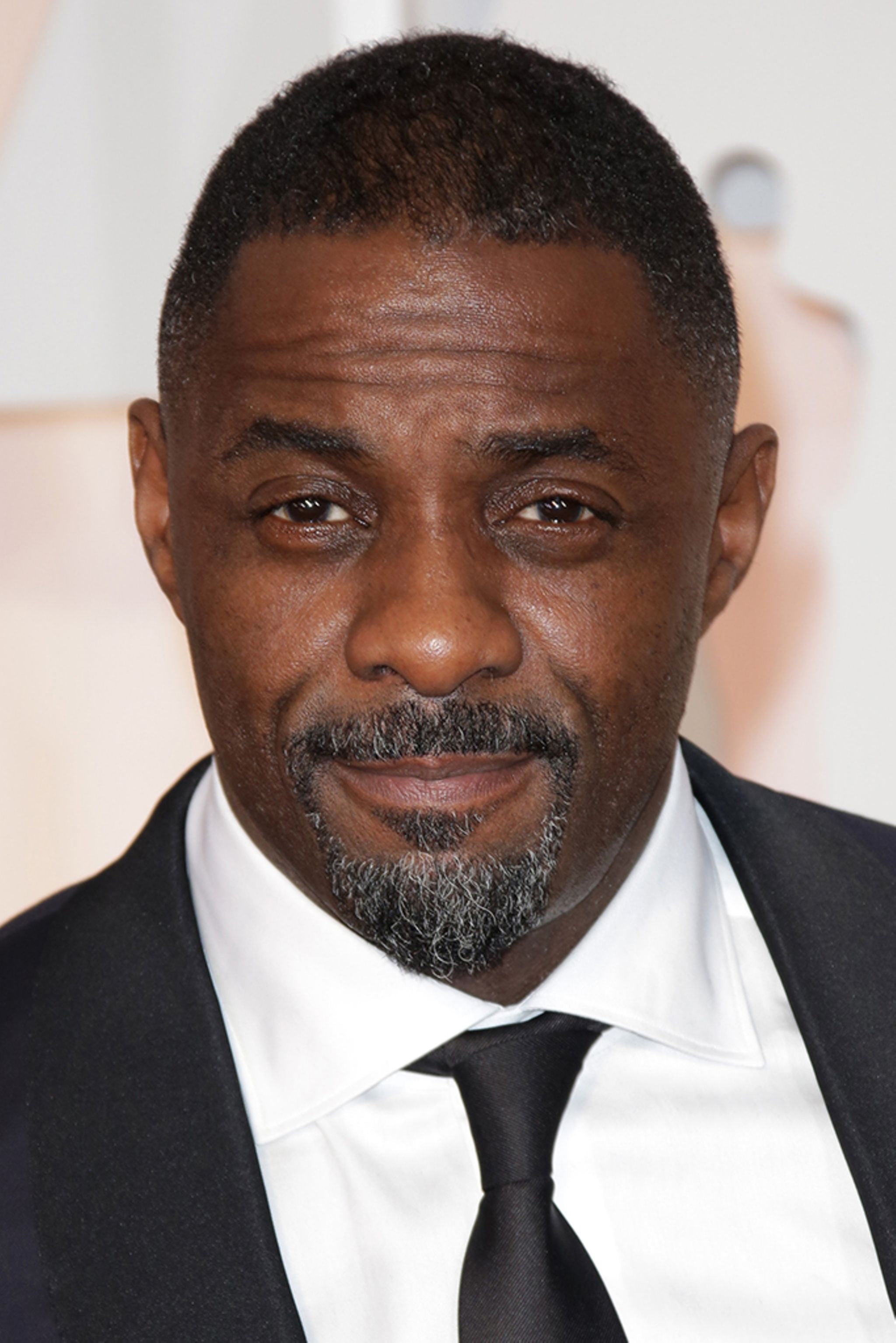 idris-elba-cm--8720576-.jpg