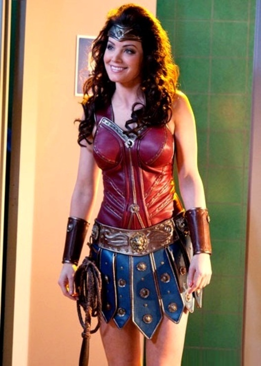 Smallville%2527s-Sexiest-Erica-Durance-Lois-Lane-Costumes-24.jpg