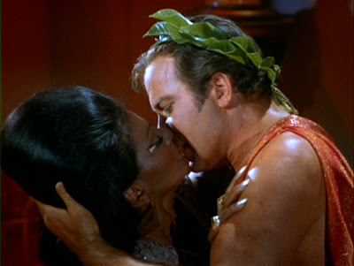 Uhura_and_Kirk_kiss.jpg